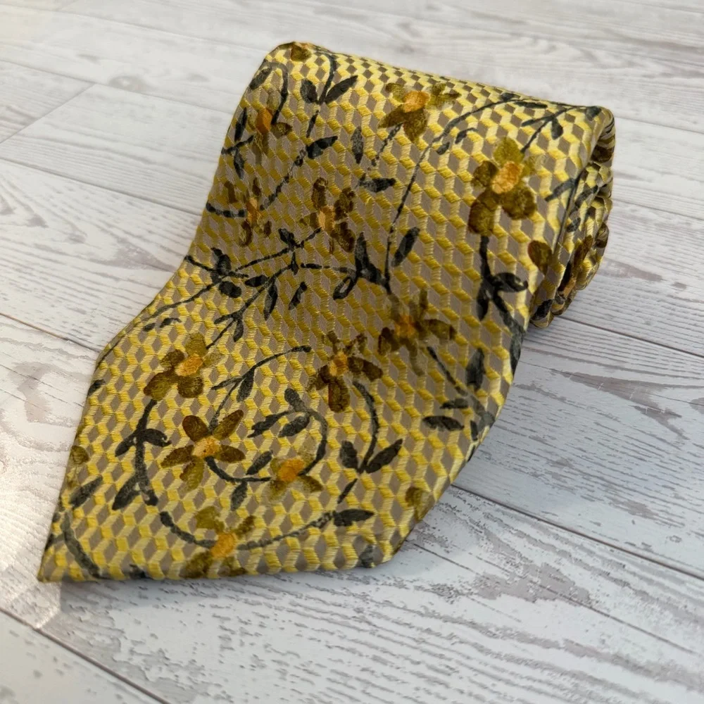 Ermenegildo Zegna, Yellow Floral, 100% Silk, Made in Italy, Designer‎ Neck Tie